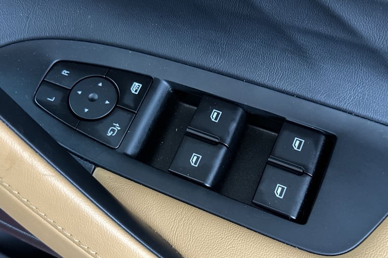 2024 MG MG HS 106290 Hatchback Petrol Manual