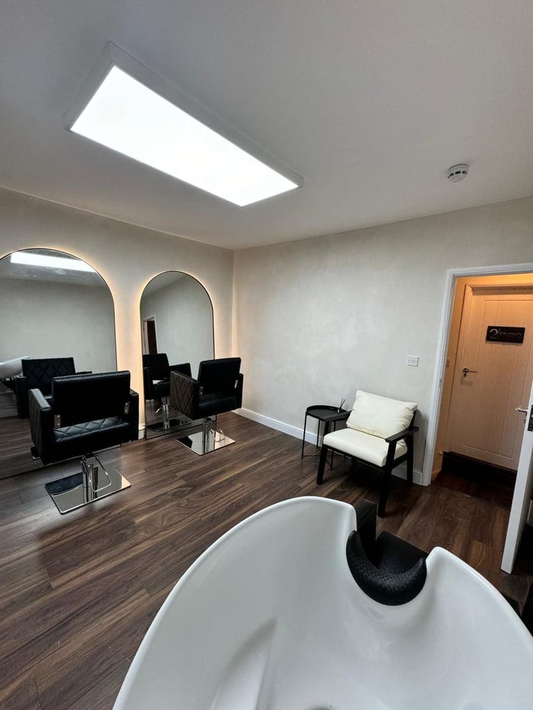 Beauty room to rent in Chelsea!