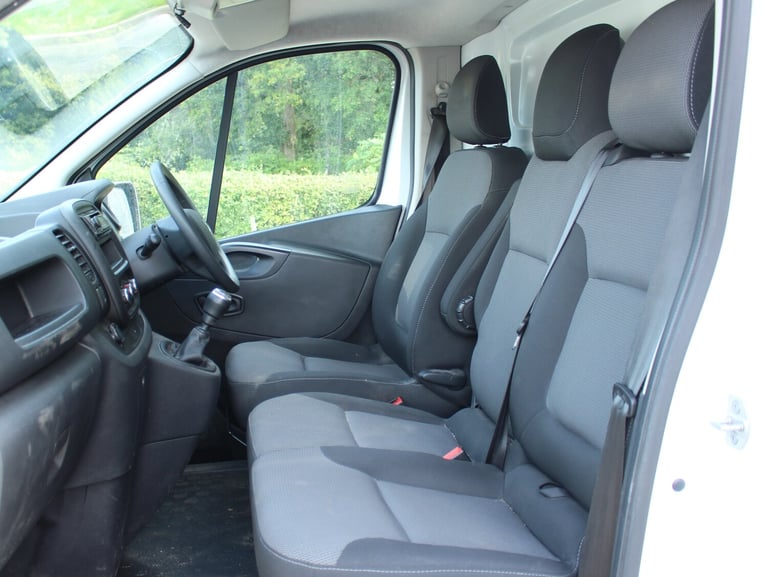 2021 Renault Trafic 2.0 dCi ENERGY 28 Business+ Panel Van 5dr Diesel Manual SWB