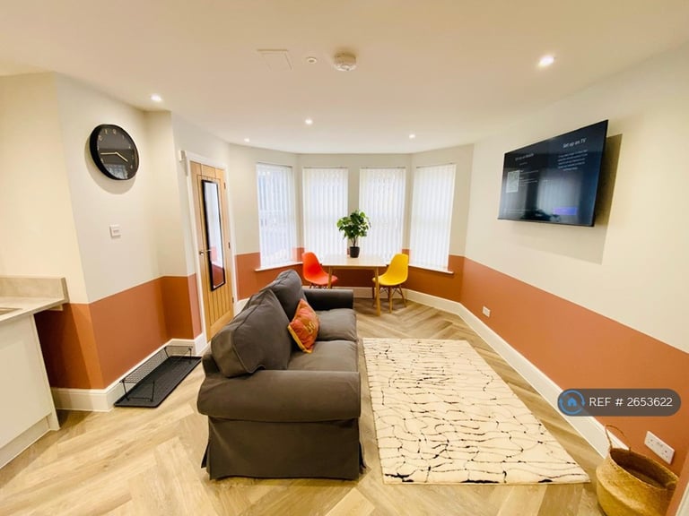 1 bedroom flat in Severn Road, Weston-Super-Mare, BS23 (1 bed) (#2653622)