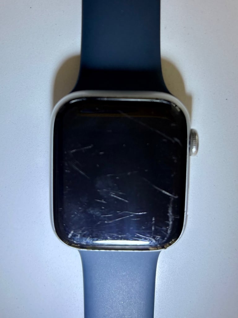 Apple Watch Series 4 Model A1978 ~ NEW BATTERY 100% health !!