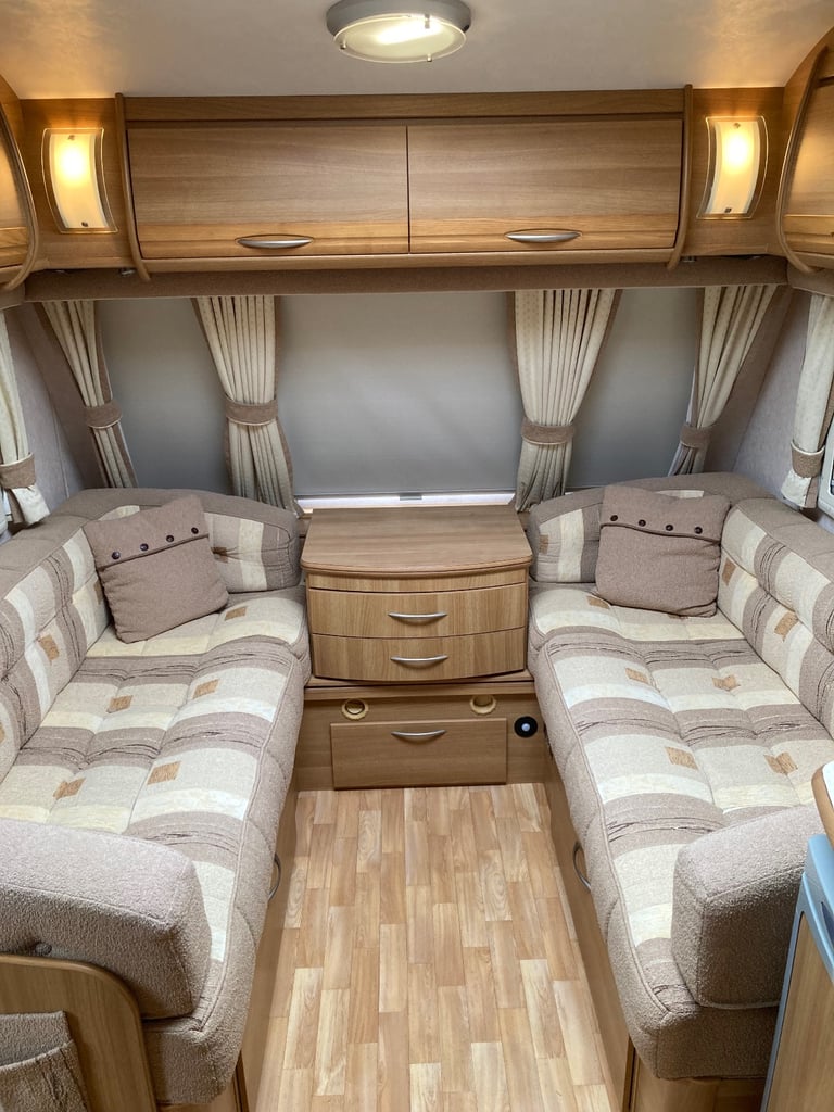 Coachman VIP 430/4 Fixed Bed