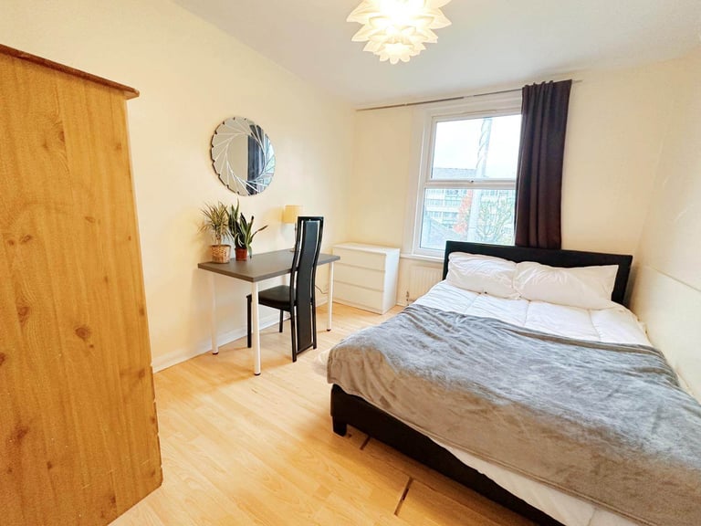 image for Double Room in Vibrant Surrey Quays Area🖤🌼 SE16