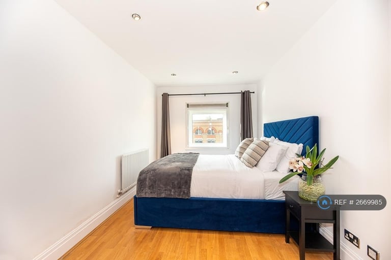 2 bedroom flat in Warren House, London, W14 (2 bed) (#2669985)