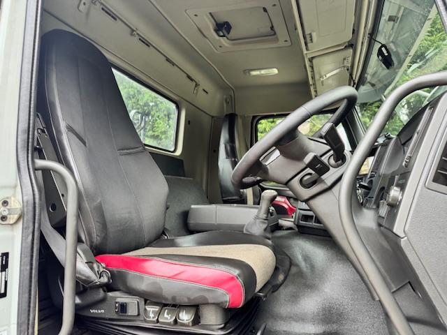 2018 18 Volvo FMX 420 E6 8x4 steel tipper Epsilon M125L crane& grab light bars 