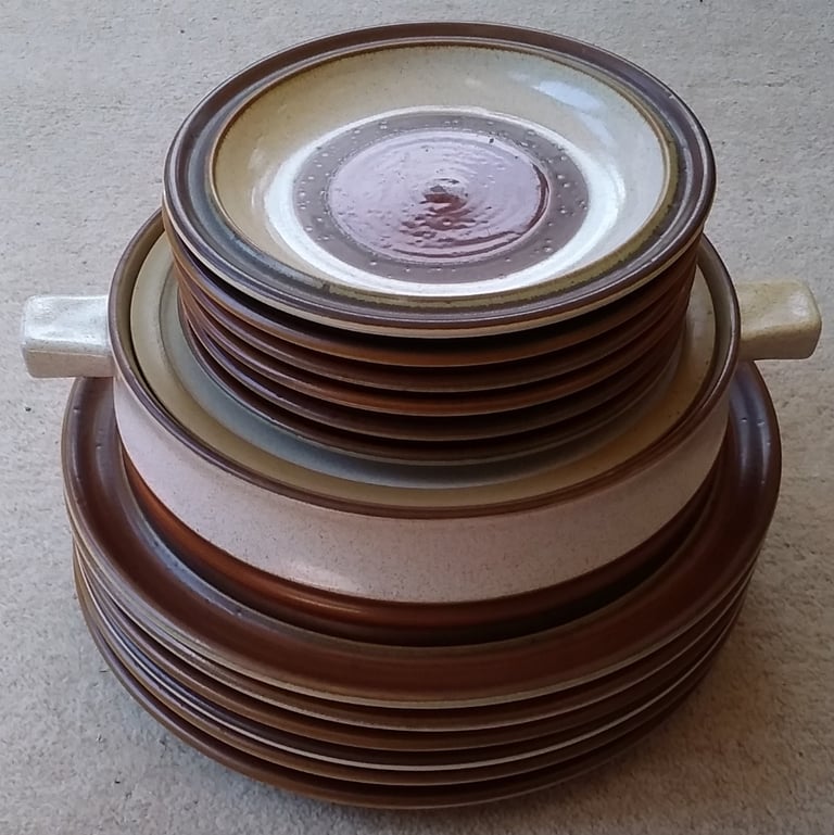 Denby Potters Wheel 14 Piece has 6 Dinner + Side Plates with Serving D