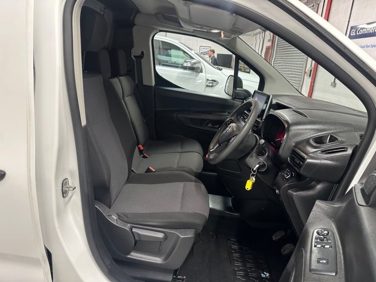 2021 71 VAUXHALL COMBO 1.5 TURBO D 2300 SPORTIVE L2 H1 EURO 6 * 29,507 3 SEATER 