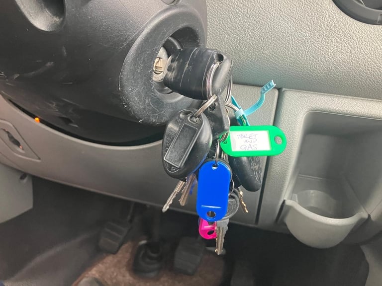 Lunar Fivestar Motorhome Fixed Bed 4 Berth 06’ Renault DCI 120 LWB