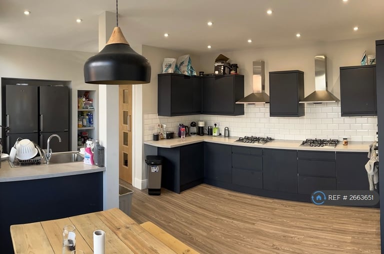 7 bedroom flat in Smithdown Road, Liverpool, L15 (7 bed) (#2663651)