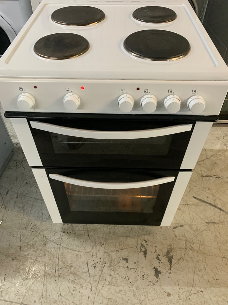 Curry’s 60 cm wide freestanding electric double oven like new condition