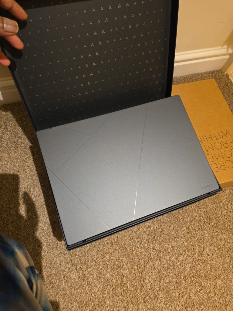 Asus Zenbook Duo 32gb 2TB UX8406M