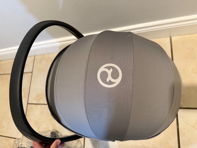 Cybex Cloud Infant Seat (Inc. Rain Cover) & ISOFIX Base