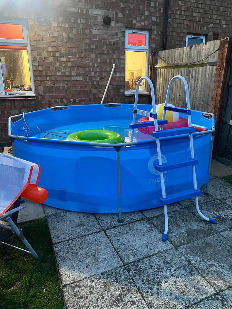 8FT Swimming Pool with Ladders 