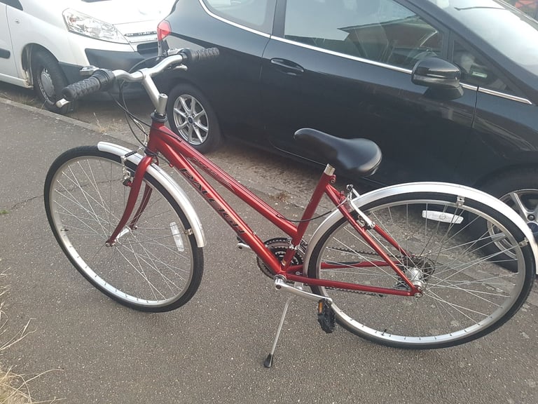 image for LADIES RALEIGH HYBRID BIKE 700c WHEEL BIKE 17" FRAME GOOD CONDITION