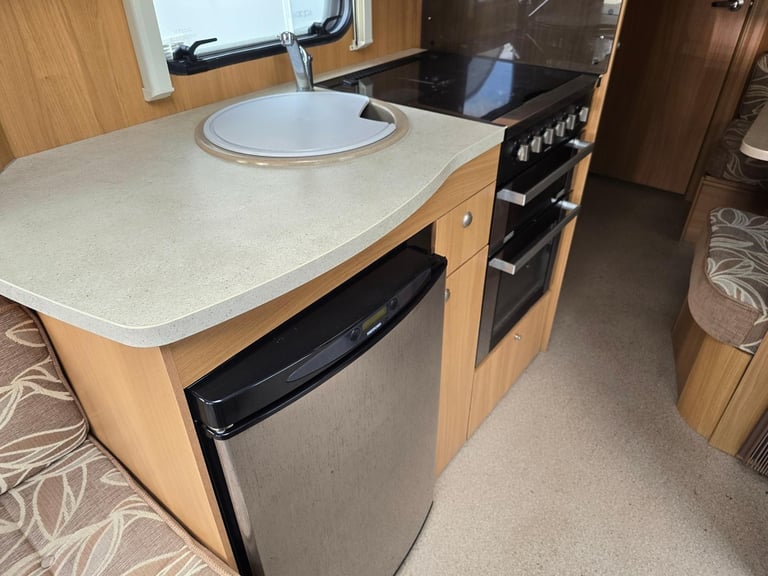 2011 Swift Charisma 545 4 Berth Double Dinette Caravan, Motor Mover