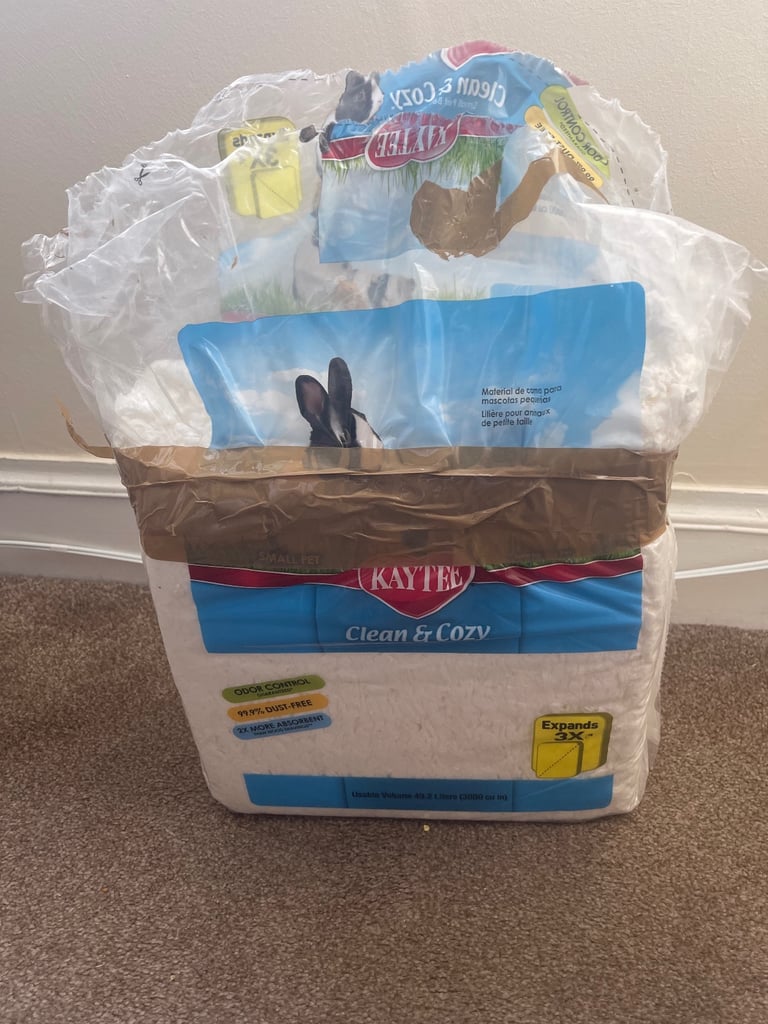 Kaytee Clean & Cozy Super Absorbent Paper Bedding for Cages, Hamster (Not Full)