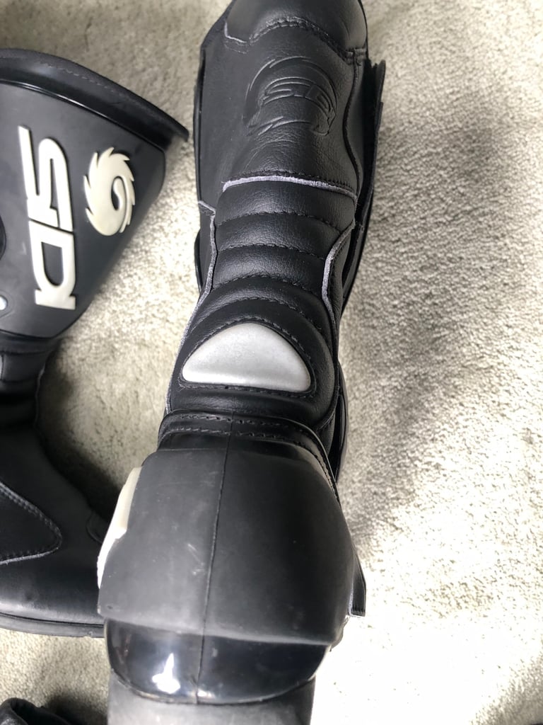 Motorcycle boots sidi size 5.5 worn 3 times