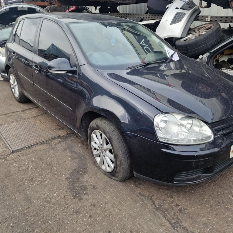 Breaking spare parts vw golf mk5 tdi