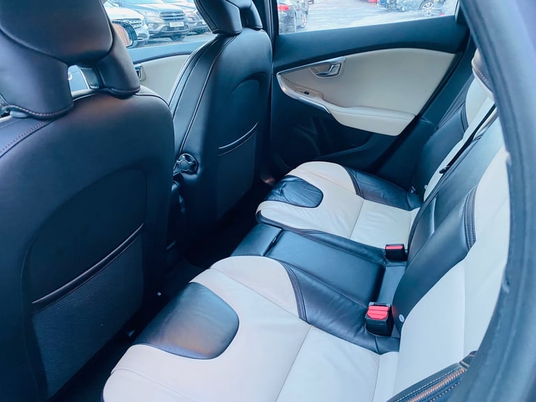 2013 Volvo V40 Cross Country 1.6 D2 Lux Nav Hatchback 5dr Diesel Manual Euro 5