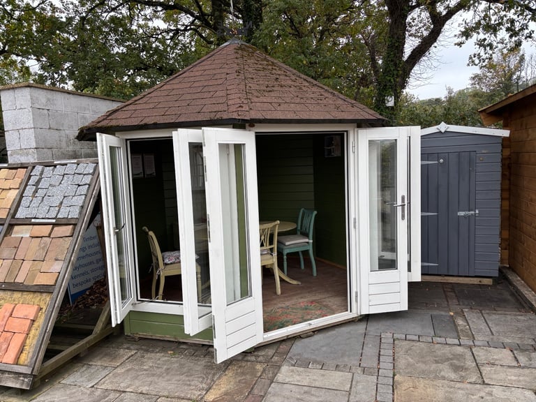 Ex Display Lugarde Octagonal Garden Room