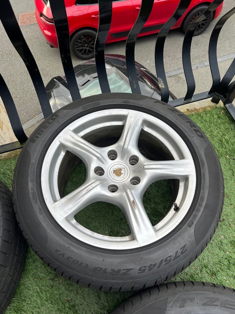 Porsche Panamera 18” alloy wheels and 4Pirelli Tyres