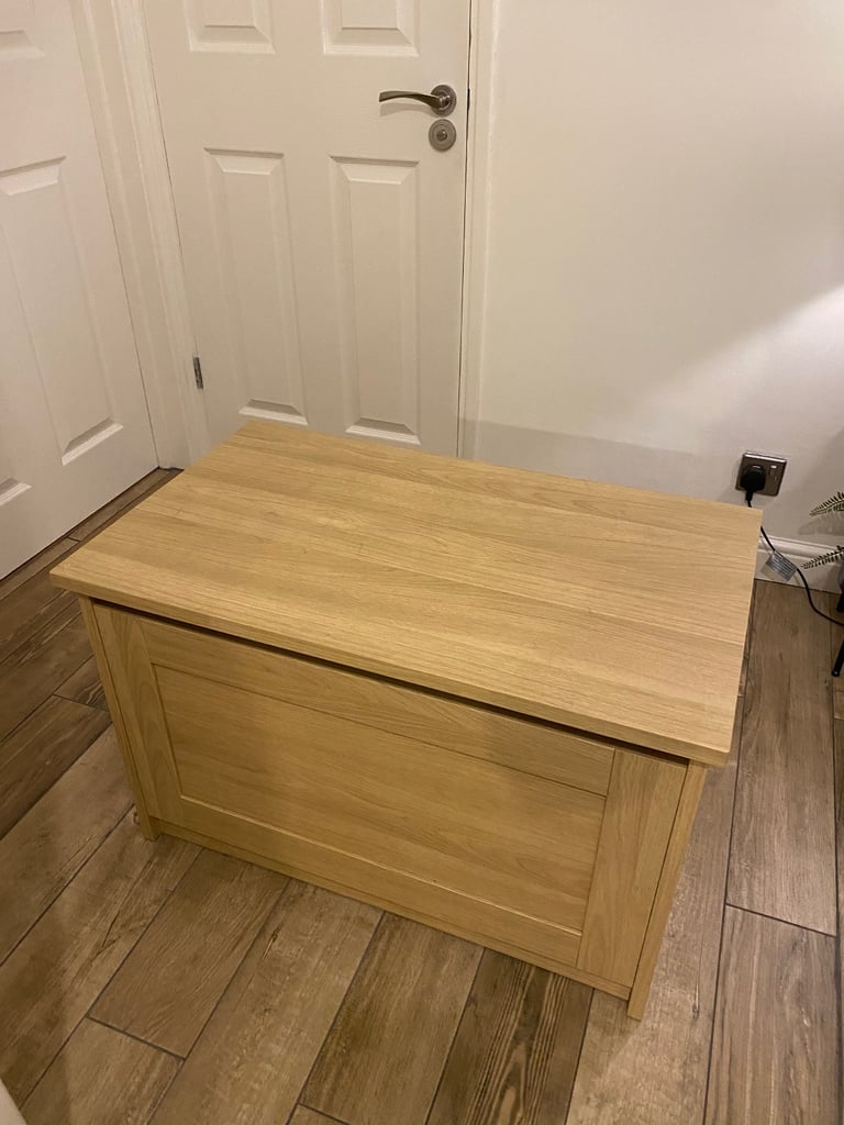 Oak-Effect Toy Chest