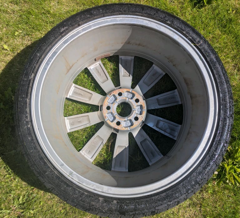 Genuine VW 19" Lugano alloy complete with Yokohama Tyre