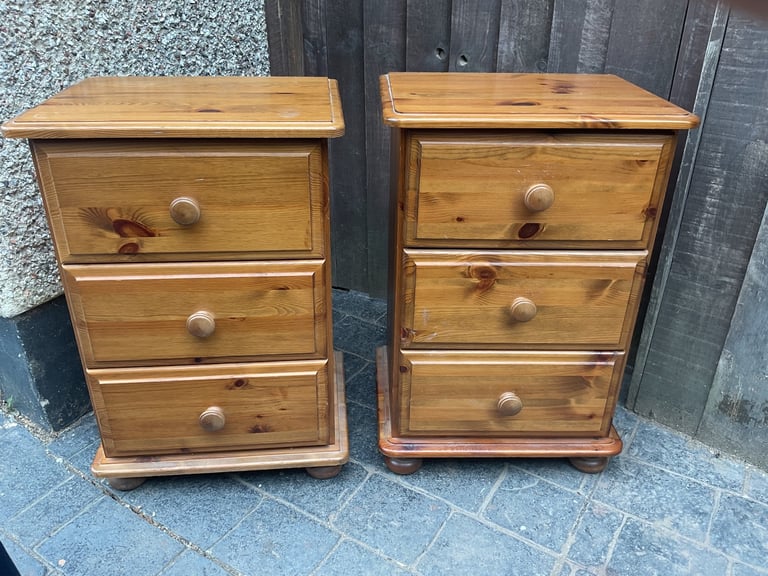 image for PAIR SOLID PINE COTTAGE BEDSIDE CABINETS 