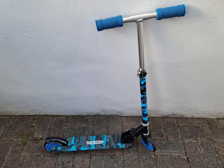 Bopster 2 Wheeled Folding Scooter - adjustable height handlebar.