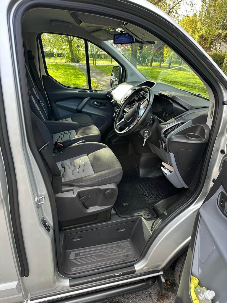 Ford, TRANSIT CUSTOM, 2.0 290 Limited LWB 6Seater Crew Van