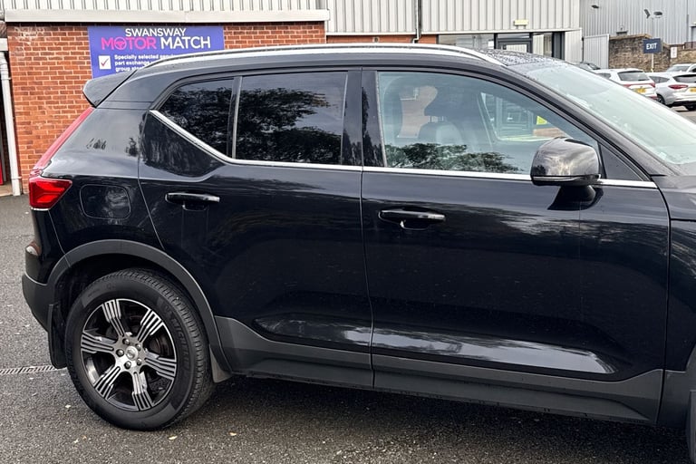2021 Volvo XC40 2.0 B4 MHEV Inscription Auto AWD Euro 6 (s/s) 5dr SUV PETROL Automatic