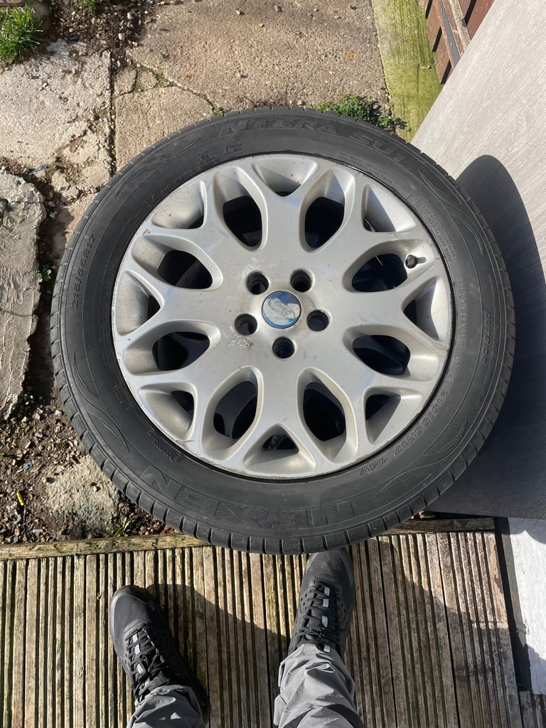 image for 17 inch Ford focus alloys 5x108