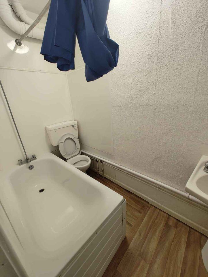 VARIOUS FLATS AND HOUSES AVAILABLE 