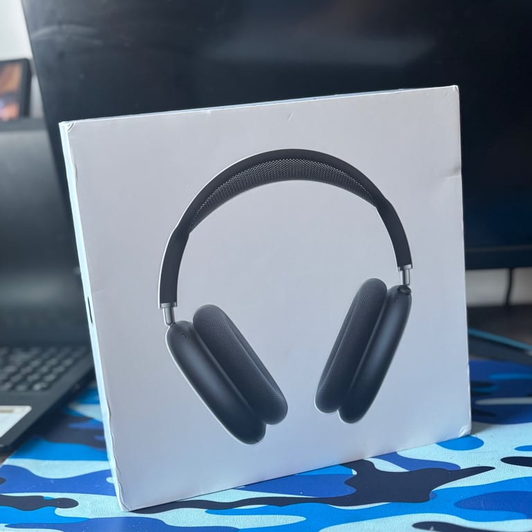 image for Midnight Apple Airpod Maxes -USB C