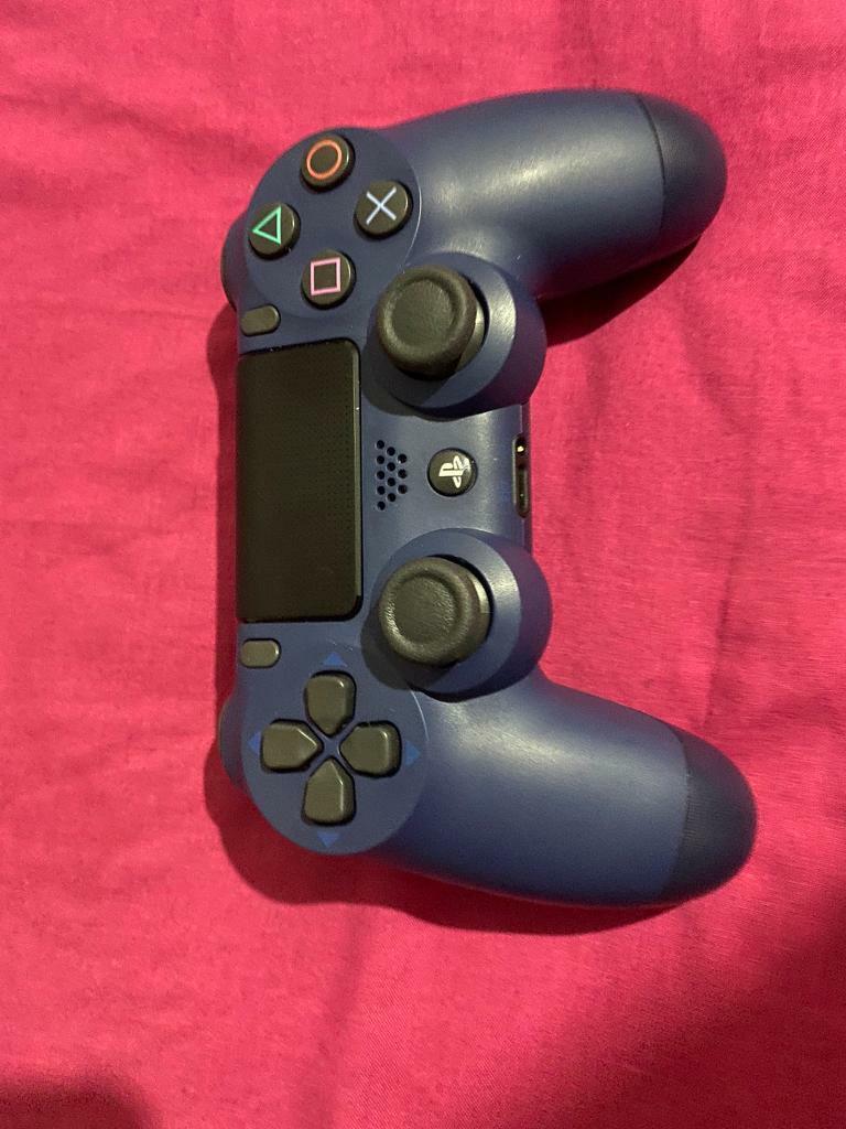 Midnight blue PS4 controller