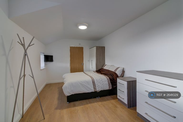 7 bedroom flat in Stonemasons Close, Liverpool, L7 (7 bed) (#2641029)