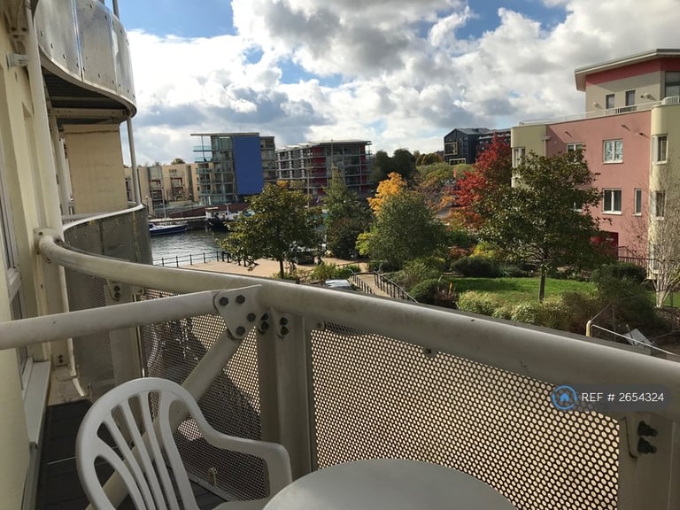 1 bedroom flat in The Crescent, Bristol, BS1 (1 bed) (#2654324)