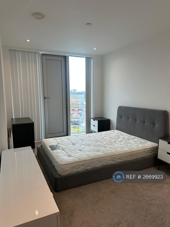 2 bedroom flat in Elizabeth Tower At Crown Street, Manchester, M15 (2 bed) (#2669923)
