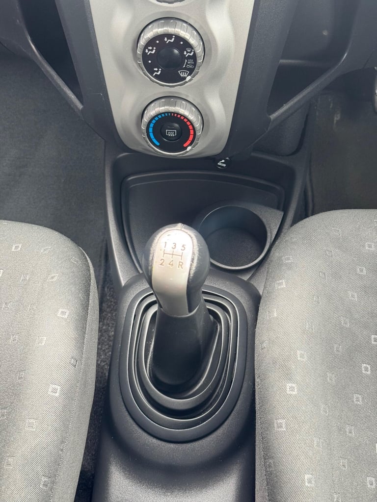  Toyota Yaris 1.0 VVT-i T2 5dr Petrol Manual
