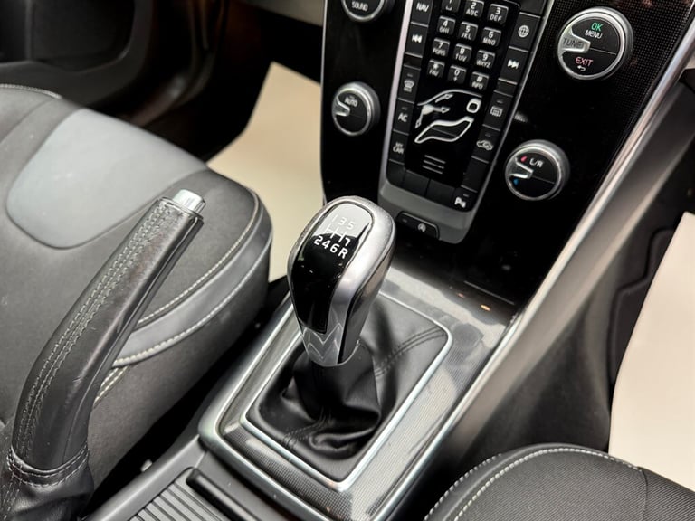 2016 Volvo V40 2.0 D2 Momentum Nav Plus Hatchback 5dr Diesel Manual Euro 6 (s/s) (120 ps) Hatchba...