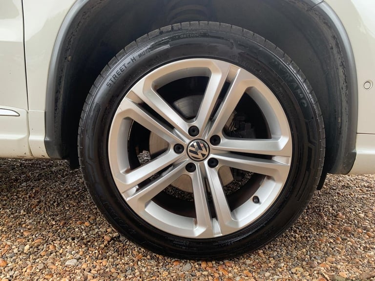 2014 Volkswagen Tiguan 2.0 TDi BlueMotion Tech R-Line 177 5dr ESTATE Diesel Manual