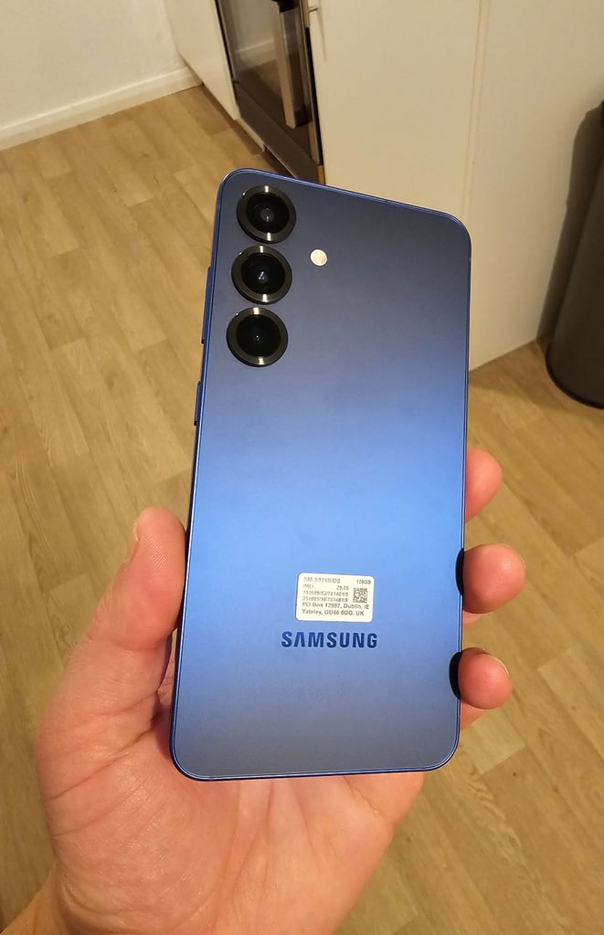 image for Samsung Galaxy S25 128GB Navy like new only few days old Unlcoked 