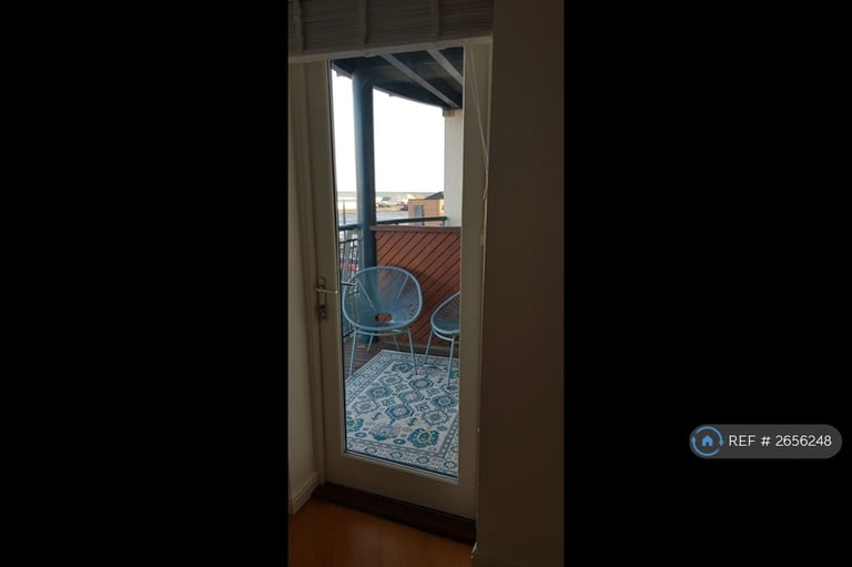 3 bedroom flat in Ocean Drive, Edinburgh, EH6 (3 bed) (#2656248)