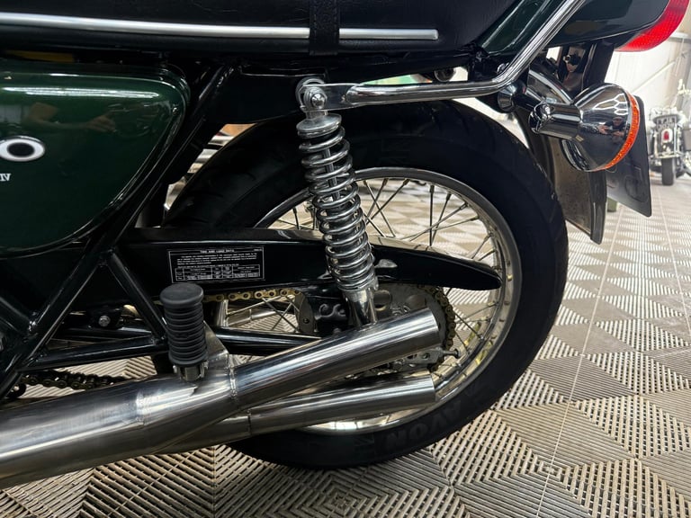 Allen Millyard Build – 1977 KAWASAKI KH550 four, classic two stoke, outstanding