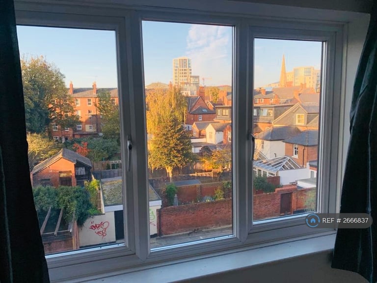 2 bedroom flat in Greys Court, Reading, RG1 (2 bed) (#2666837)
