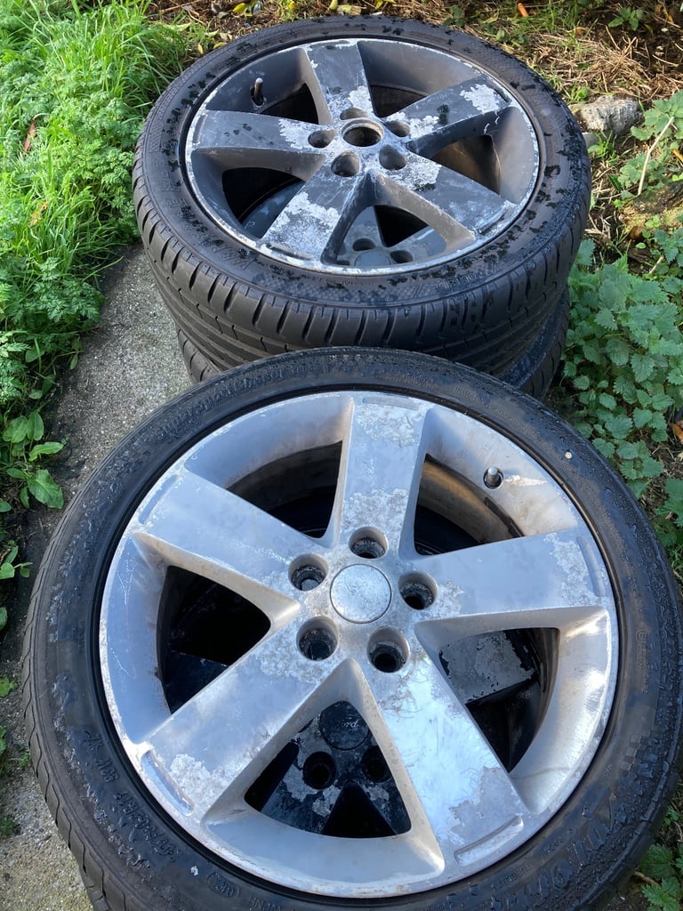 Ford alloys wheels x4