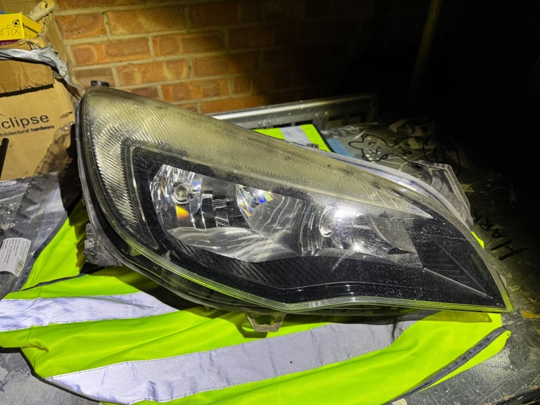 Vauxhall Astra 2011 Front Headlights (Pair) - Good Condition