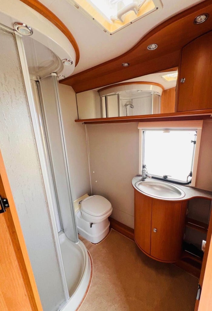 Caravan Dethleffs Camper DL 470 2006 2/3 Berth 