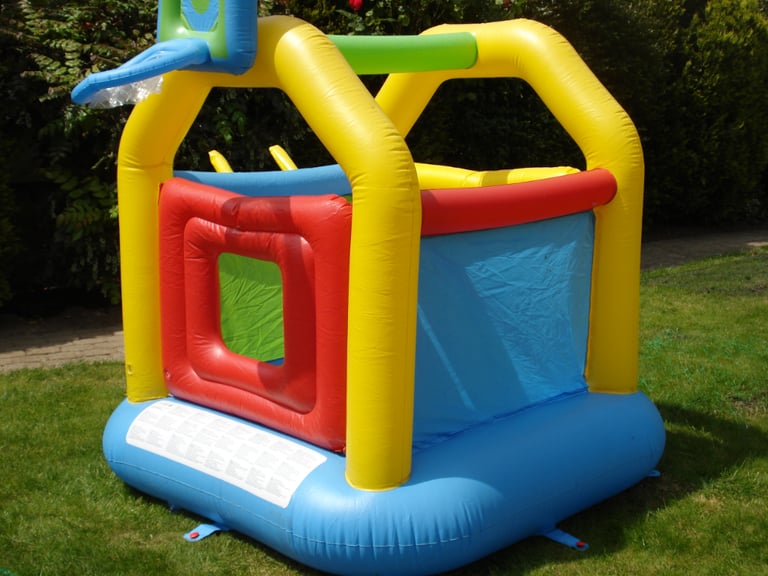 Play tive Bouncy Castle 3 + years