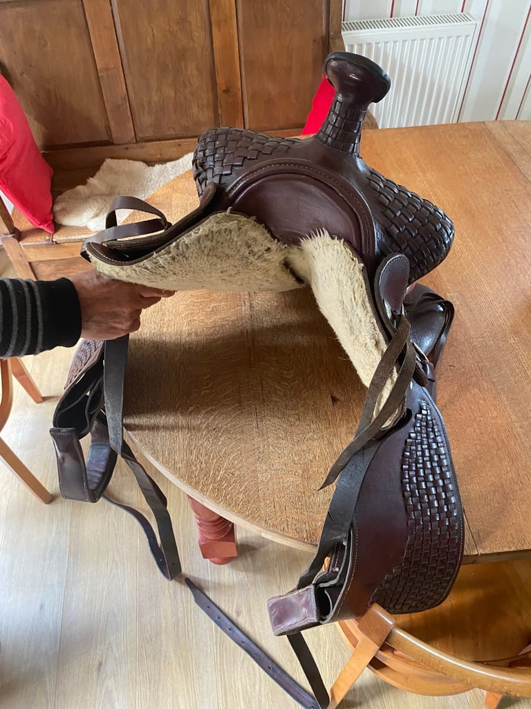 Western saddle